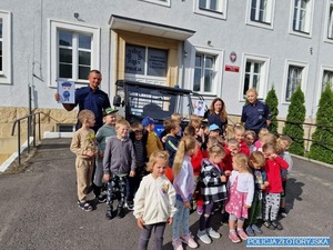 Przedszkolaki odwiedziły policjantów z Komendy Powiatowej Policji w Złotoryi