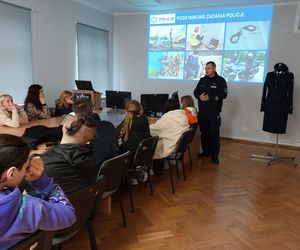 Jak zostać złotoryjskim policjantem? Spotkanie z młodzieżą w Komendzie Powiatowej Policji w Złotoryi