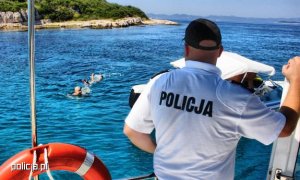 policjant patrolujący obszar wodny