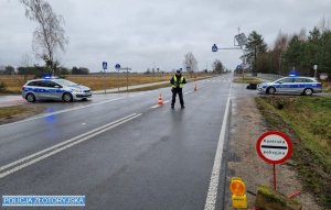 policjant ruchu drogowego podczas służby