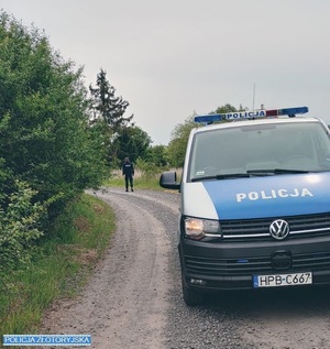 12-latek zgubił się w lesie i nie wiedział jak wrócić do domu. Odnaleźli go policjanci