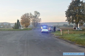 Potrącenie rowerzysty na skrzyżowaniu. Policjanci przypominają o zachowaniu szczególnej ostrożności!