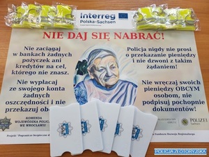 Seniorze nie daj się oszukać i bądź widoczny na drodze! Pod takim hasłem odbyło się spotkanie z policjantkami w Klubie Seniora w Pielgrzymce