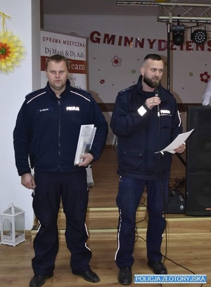 policjanci na spotkaniach