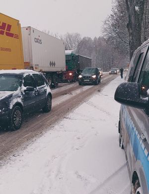 Trudne warunki na drodze. Kierowco zachowaj ostrożność!