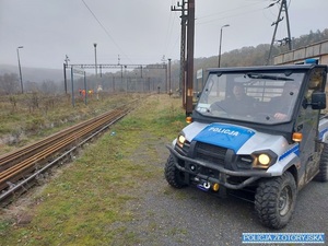 policjanci i straż ochrony kolei podczas wspólnych działań