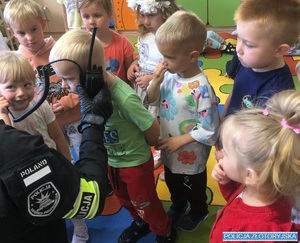 policjant w przedszkolu