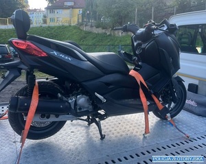 motocykl zabezpieczony na lawecie