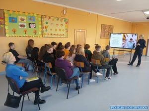 Złotoryjscy policjanci o hejcie i przemocy w szkole podstawowej