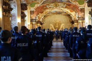 Uroczyste ślubowanie nowych policjantów we wrocławskim Oratorium Marianum