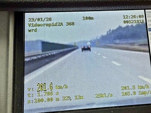 Przekroczył dozwoloną prędkość o ponad 90 km/h działając w warunkach recydywy drogowej.