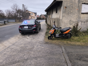 Motorowerzysta chciał uniknąć kontroli drogowej – został zatrzymany a pojazd zabezpieczony