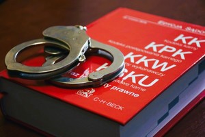 Sprawca kolizji drogowej okazał się osobą poszukiwaną do odbycia kary 3 lat i 6 miesięcy pozbawienia wolności