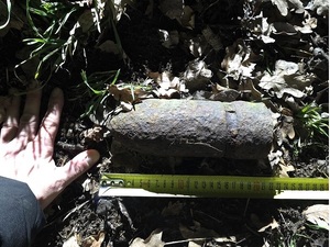 Niebezpieczne znalezisko w powiecie złotoryjskim. Policja apeluje o ostrożność!