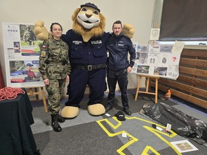 Funkcjonariusz promował zawód policjanta na dniach otwartych w Zespole Szkół Zawodowych w Złotoryi