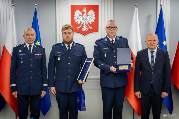 Starszy posterunkowy Maksymilian Czarniecki bierze udział w spotkaniu jako laureat konkursu