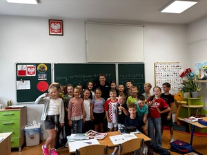 Policjanci prowadzący prelekcje w szkołach