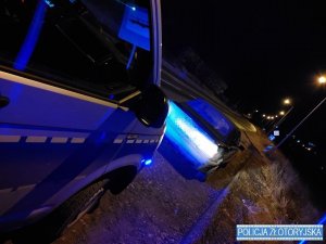 29-latek bez uprawnień za kierownicą bmw. Mężczyzna był pod wpływem alkoholu i trzech różnych narkotyków, a w jego kieszeni policjanci ujawnili metmfetaminę