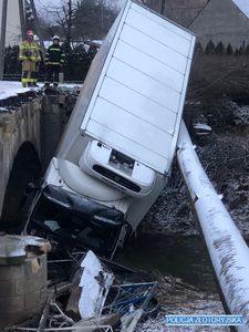 Ślisko na drogach, są kolizje. Apelujemy o ostrożność