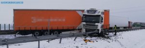 Kolizje samochodów ciężarowych na autostradzie a4