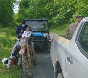 Motocrossowiec stracił prawko za punkty. Teraz odpowie za popełnienie przestępstwa